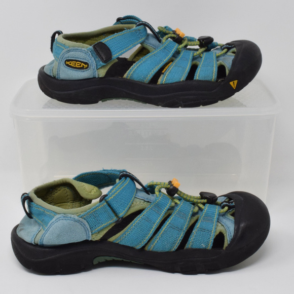 Keen Sandal Big Kid Size 3 Waterproof Hiking Shoes Summer Play Beach Fun Travel - Picture 2 of 8
